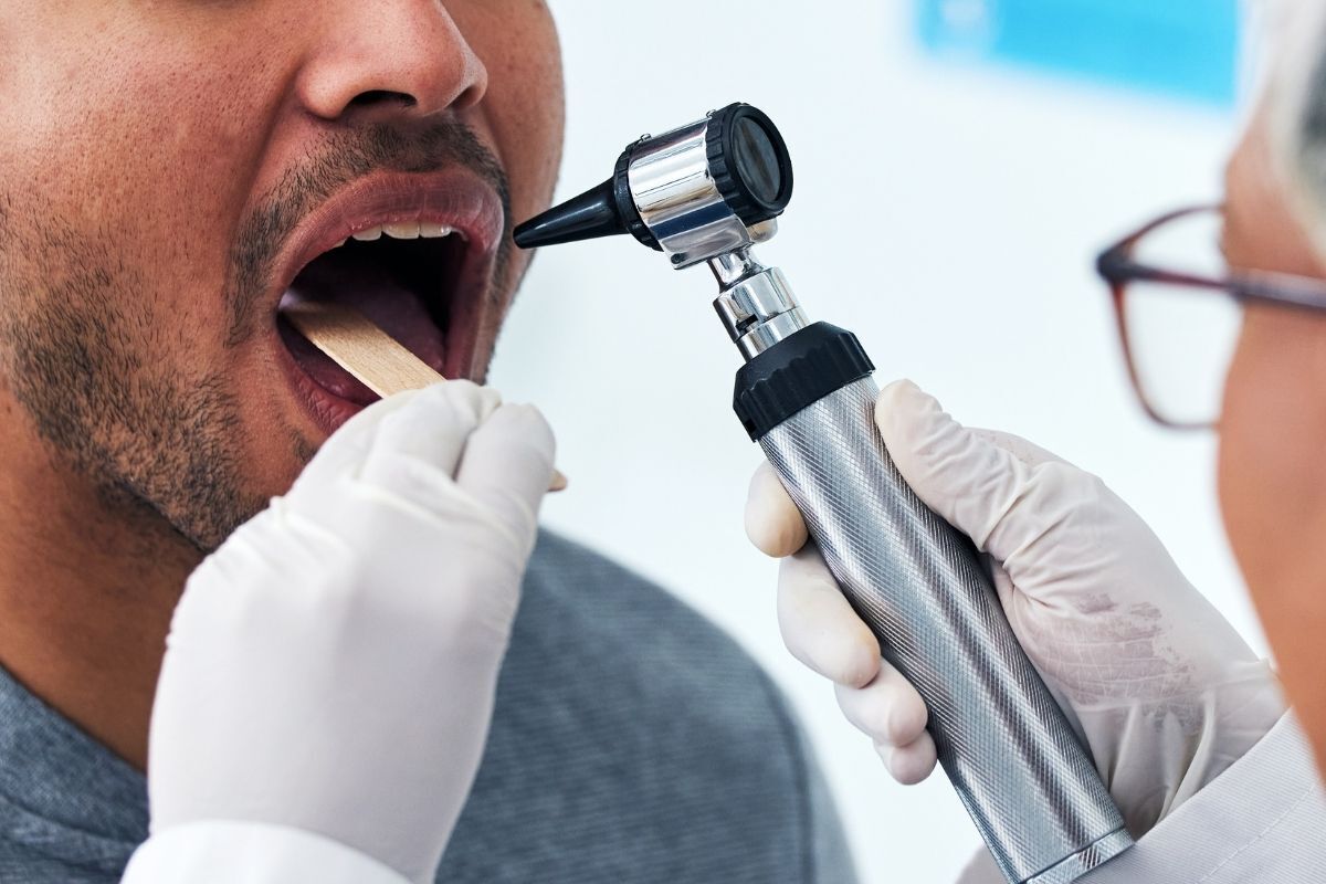 Featured image for “7 Early Warning Signs That Make Oral Cancer Screenings Essential”
